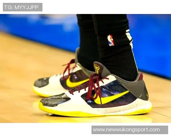 杜克大学发布独特白蓝配色Kobe5球鞋引发球迷热议